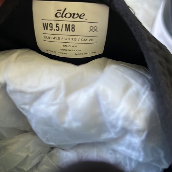 CLOVE WOMEN'S/MEN’S CLASSIC
NIGHT SHIFT SNEAKERS SIZE W-9.5 M-8 - Picture 7 of 9